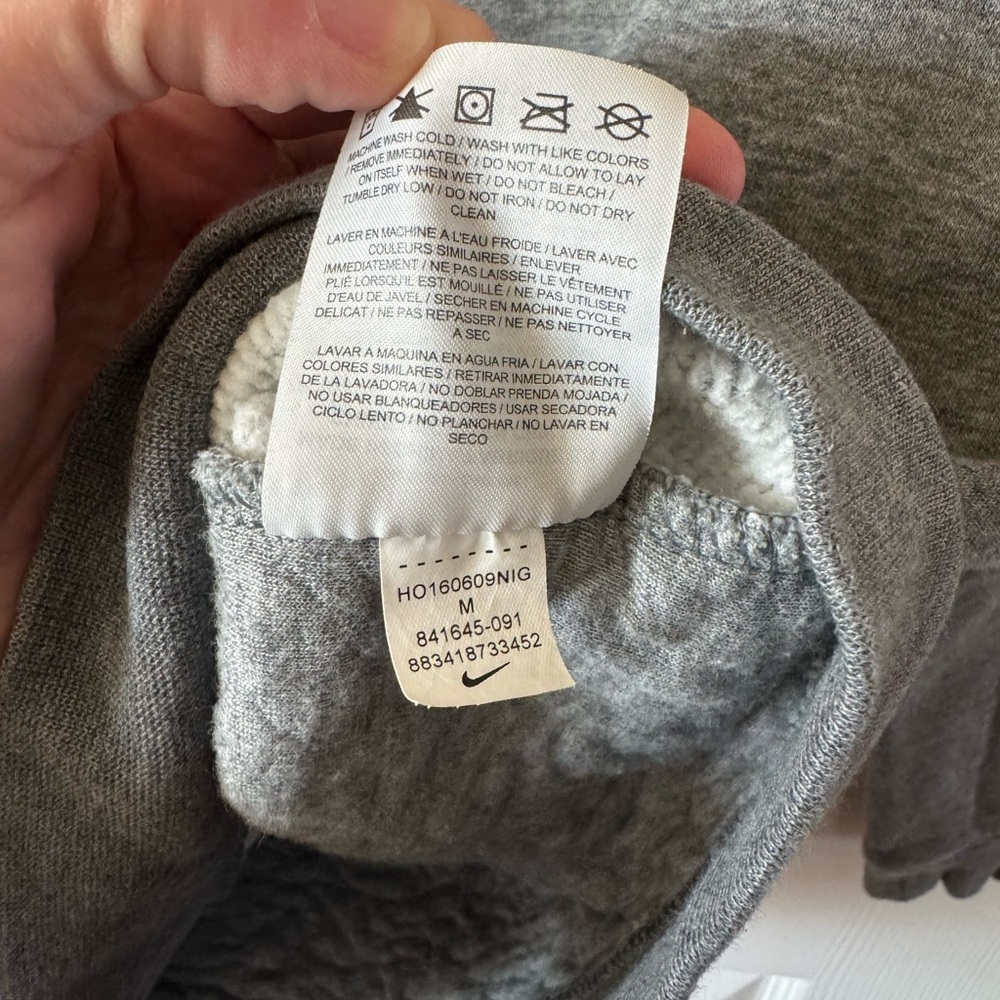 Nike Women's Quilted Gray Crewneck Sweatshirt Size Medium - Picture 5 of 5